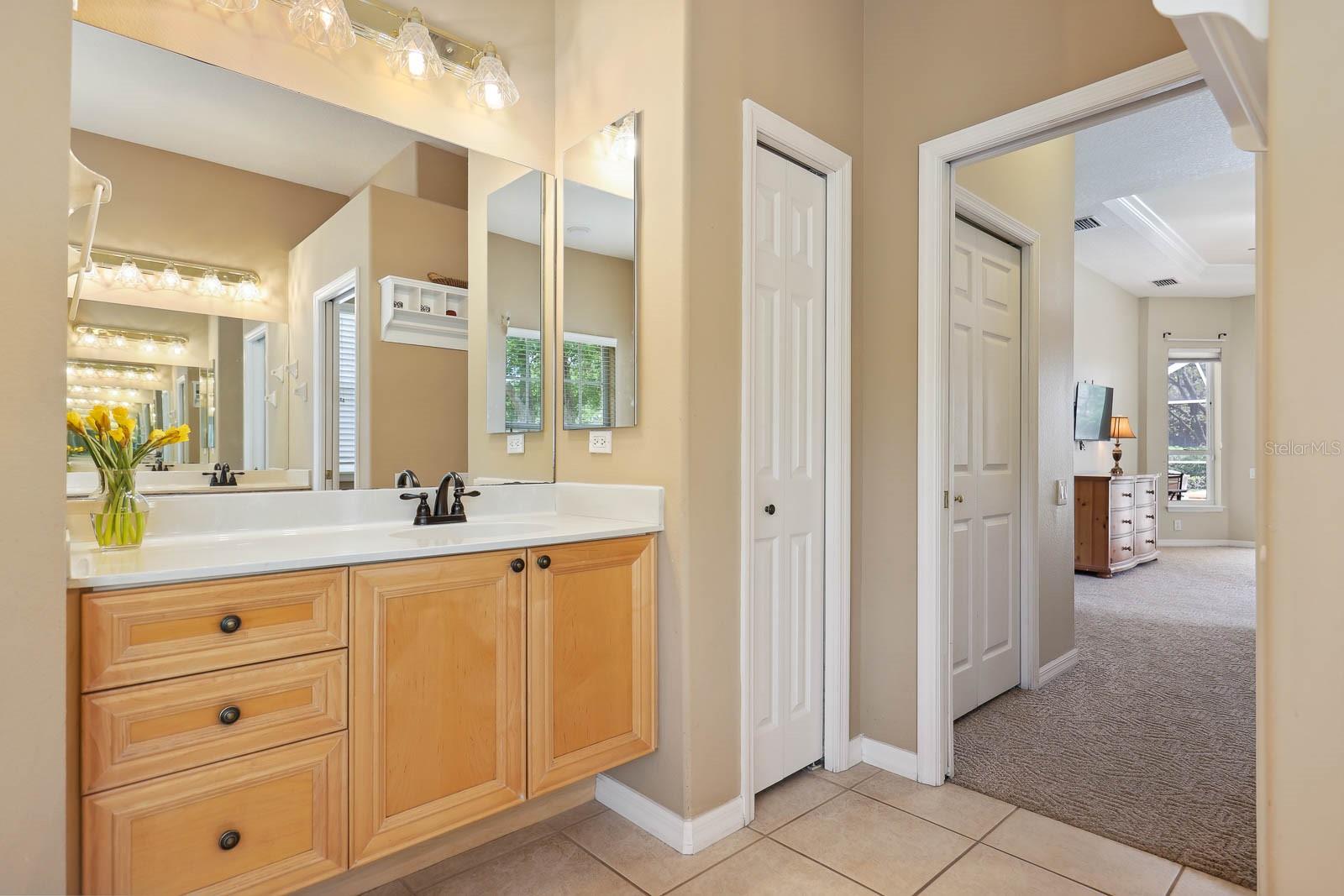 Listing photo id 33 for 6109 Kingbird Manor Drive