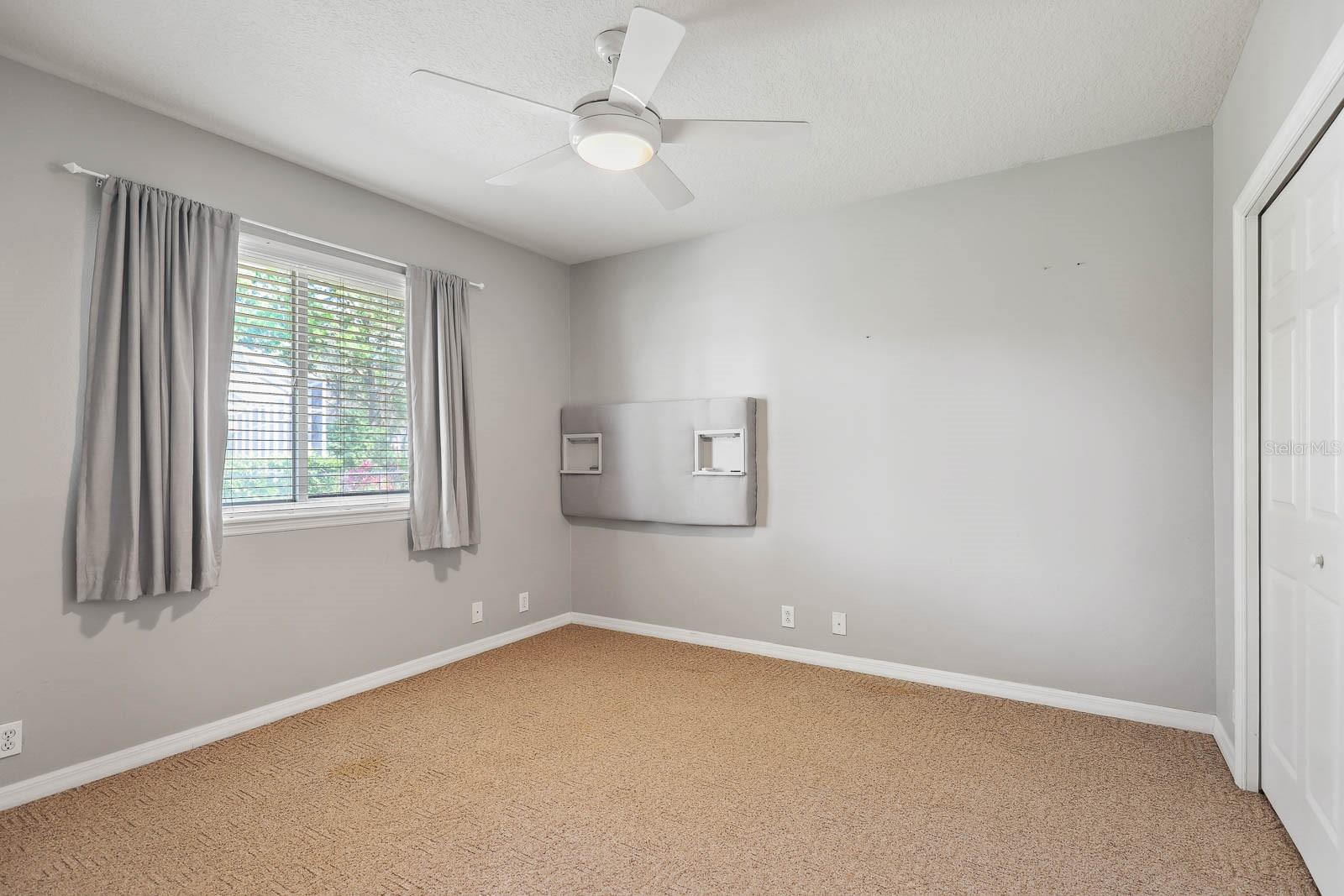 Listing photo id 37 for 6109 Kingbird Manor Drive