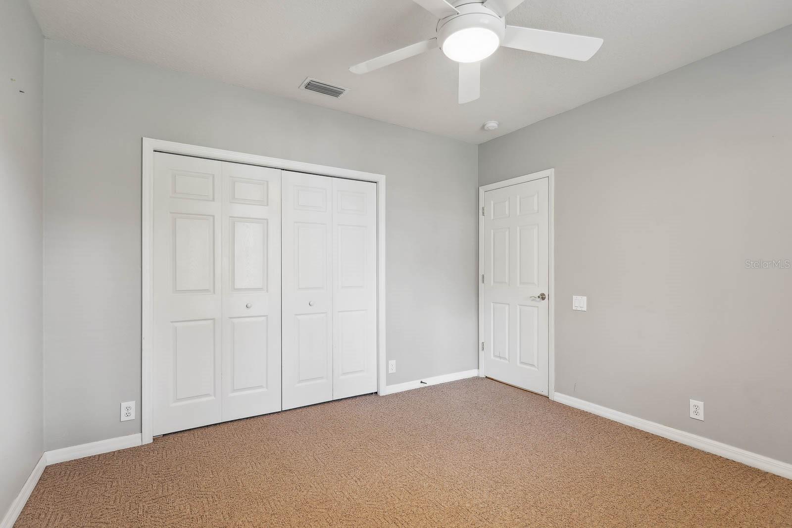 Listing photo id 38 for 6109 Kingbird Manor Drive