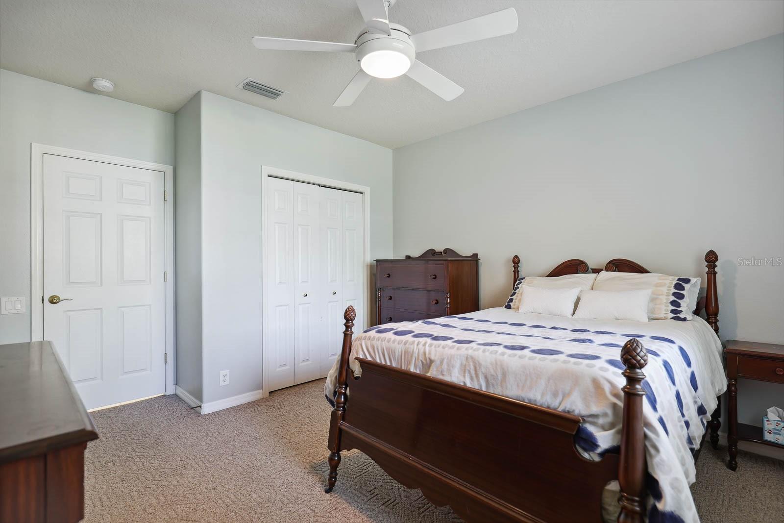 Listing photo id 40 for 6109 Kingbird Manor Drive