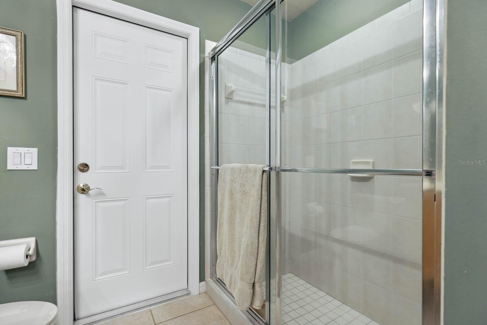 Listing photo id 42 for 6109 Kingbird Manor Drive