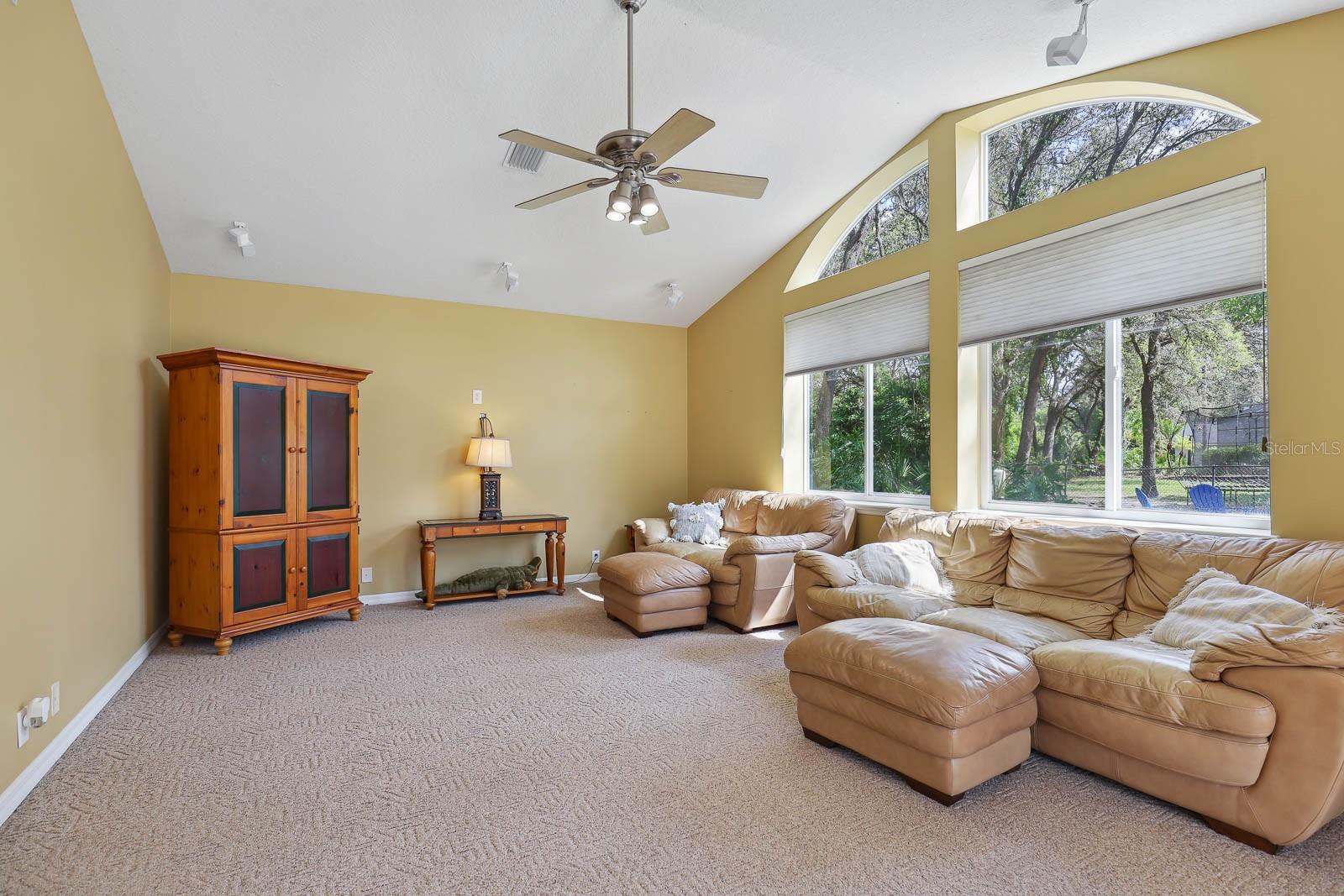 Listing photo id 43 for 6109 Kingbird Manor Drive