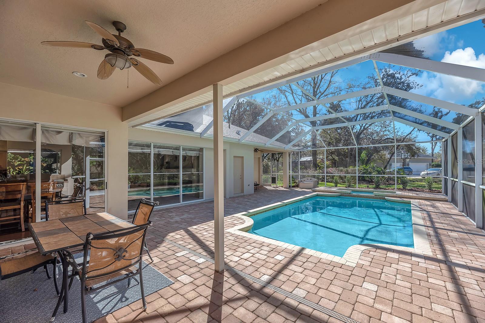 Listing photo id 47 for 6109 Kingbird Manor Drive