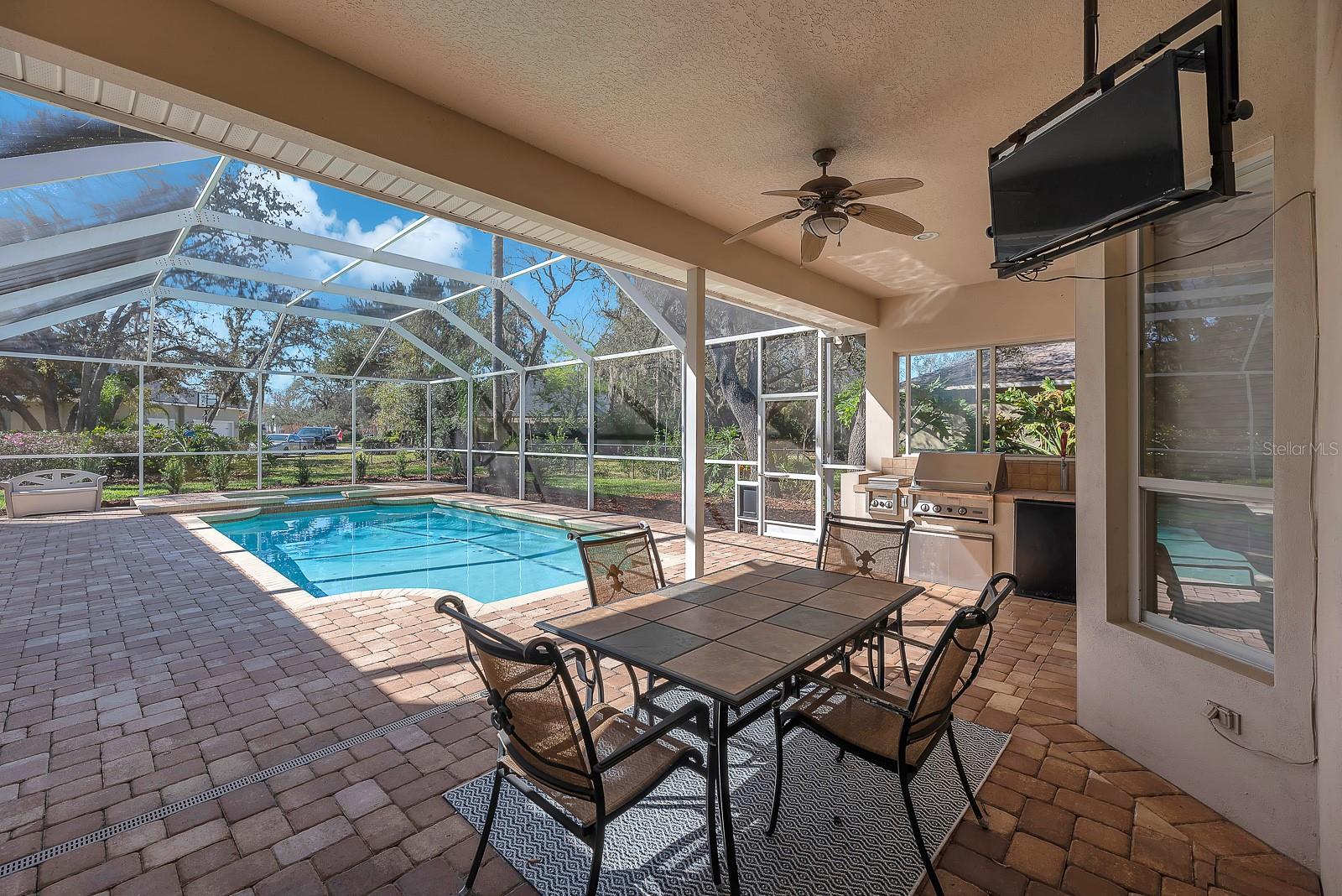 Listing photo id 48 for 6109 Kingbird Manor Drive