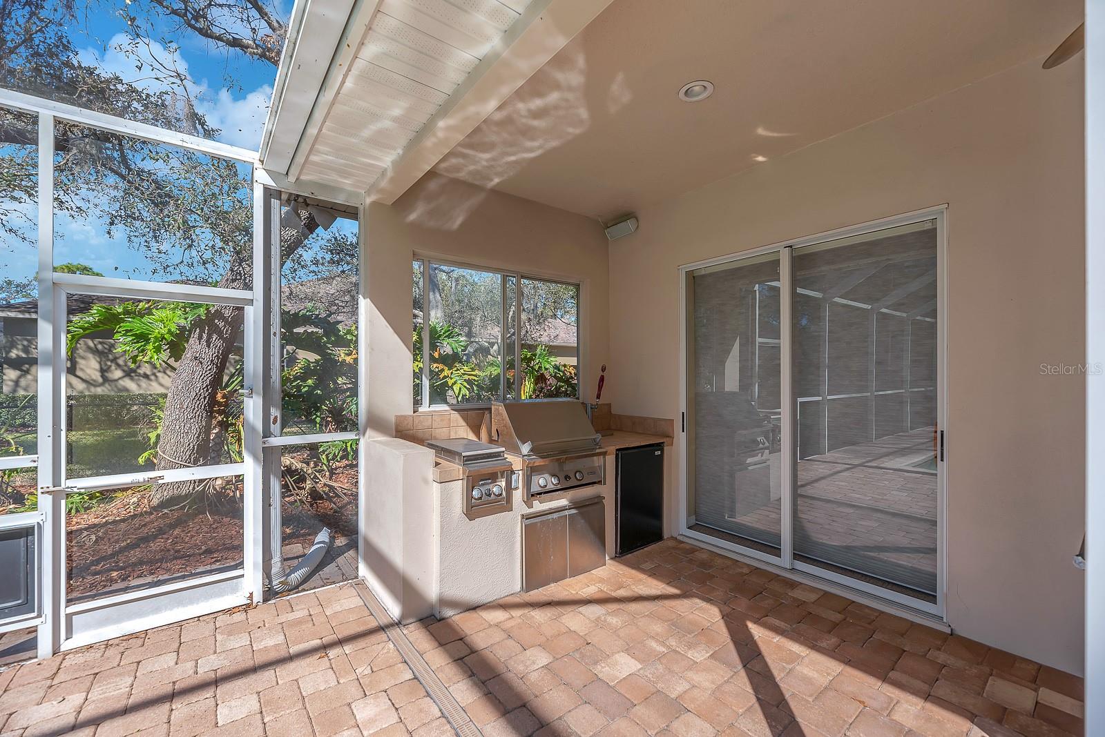 Listing photo id 49 for 6109 Kingbird Manor Drive