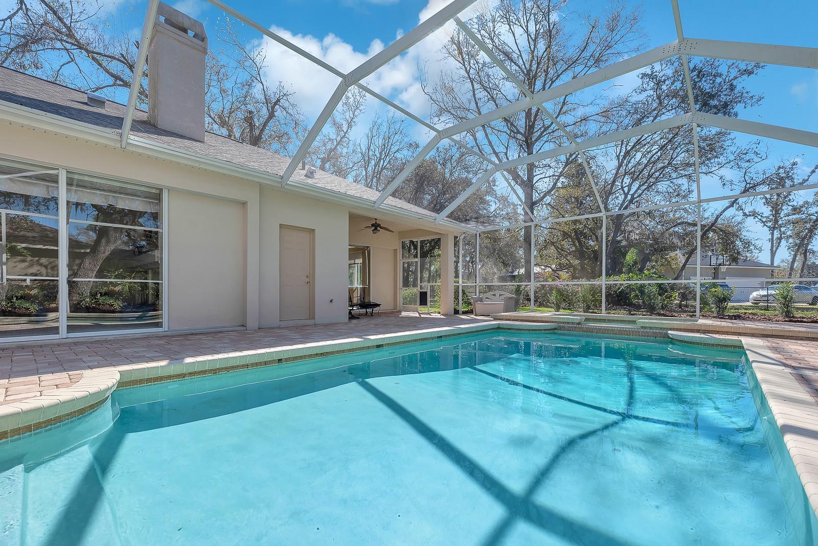 Listing photo id 52 for 6109 Kingbird Manor Drive