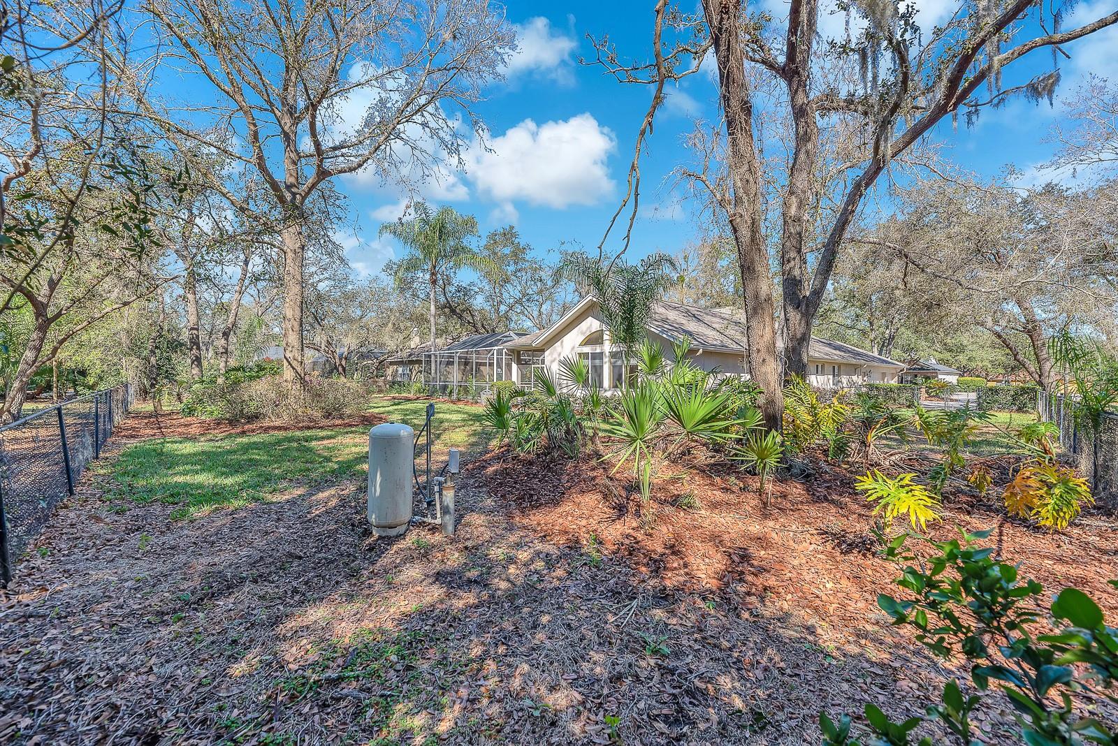 Listing photo id 55 for 6109 Kingbird Manor Drive