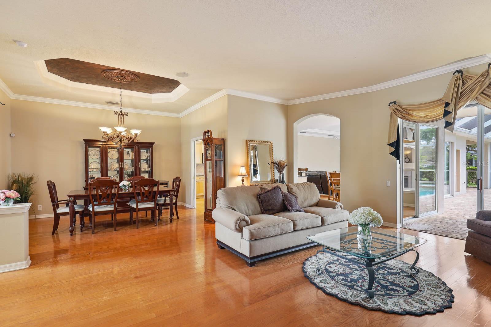 Listing photo id 7 for 6109 Kingbird Manor Drive