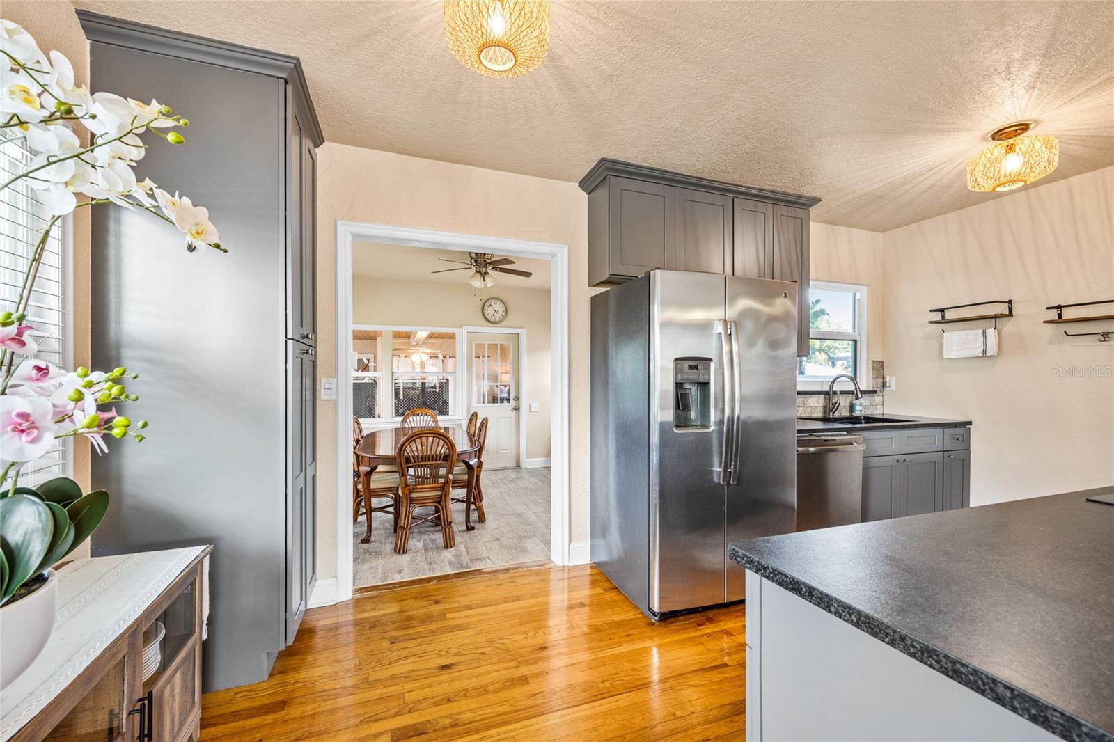 Image 10 of 29 For 2709 Upton Street S