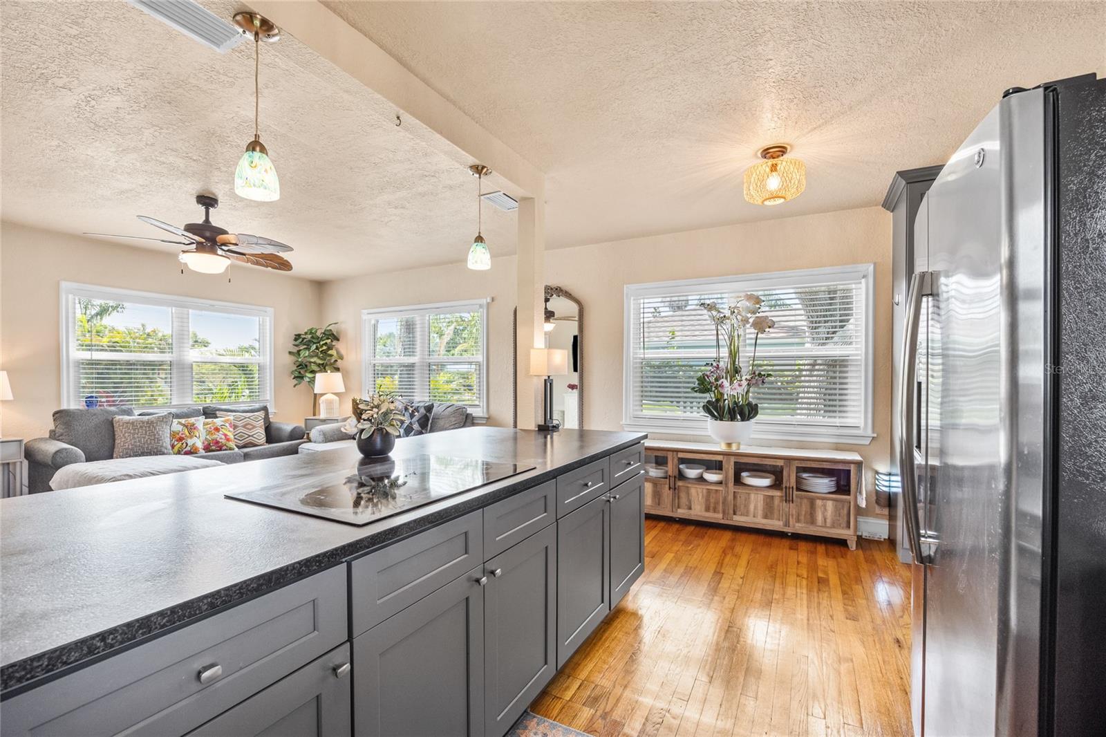 Image 12 of 29 For 2709 Upton Street S