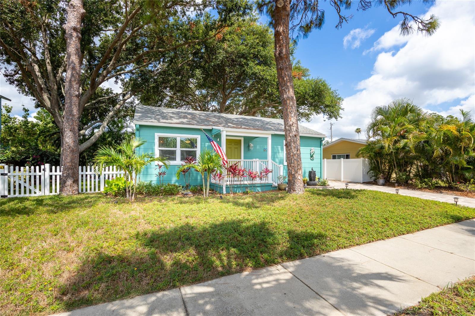 Image 4 of 29 For 2709 Upton Street S