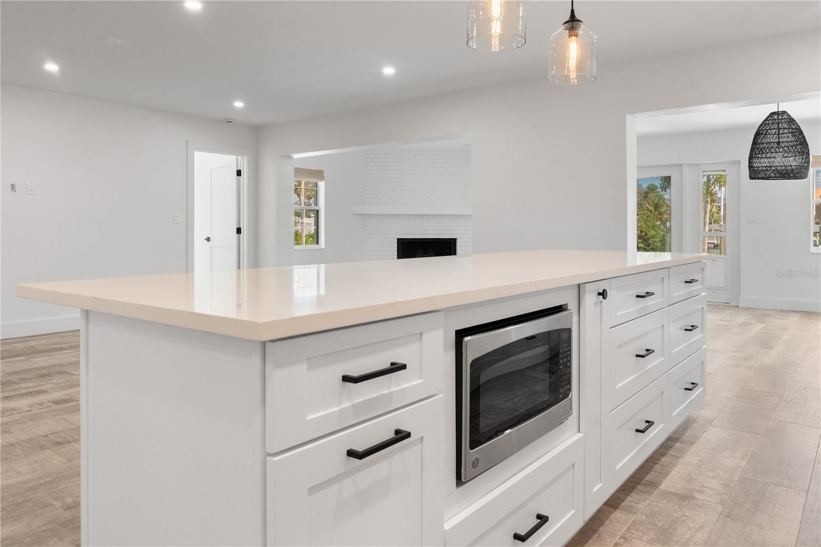 Image 10 of 49 For 4543 Carson Street Ne