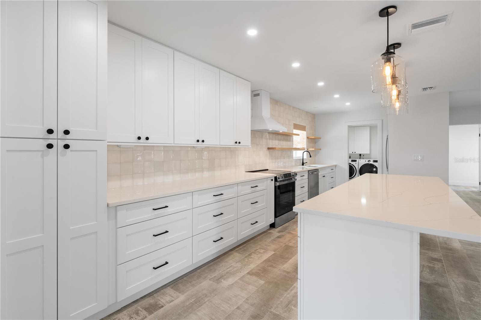 Image 11 of 49 For 4543 Carson Street Ne