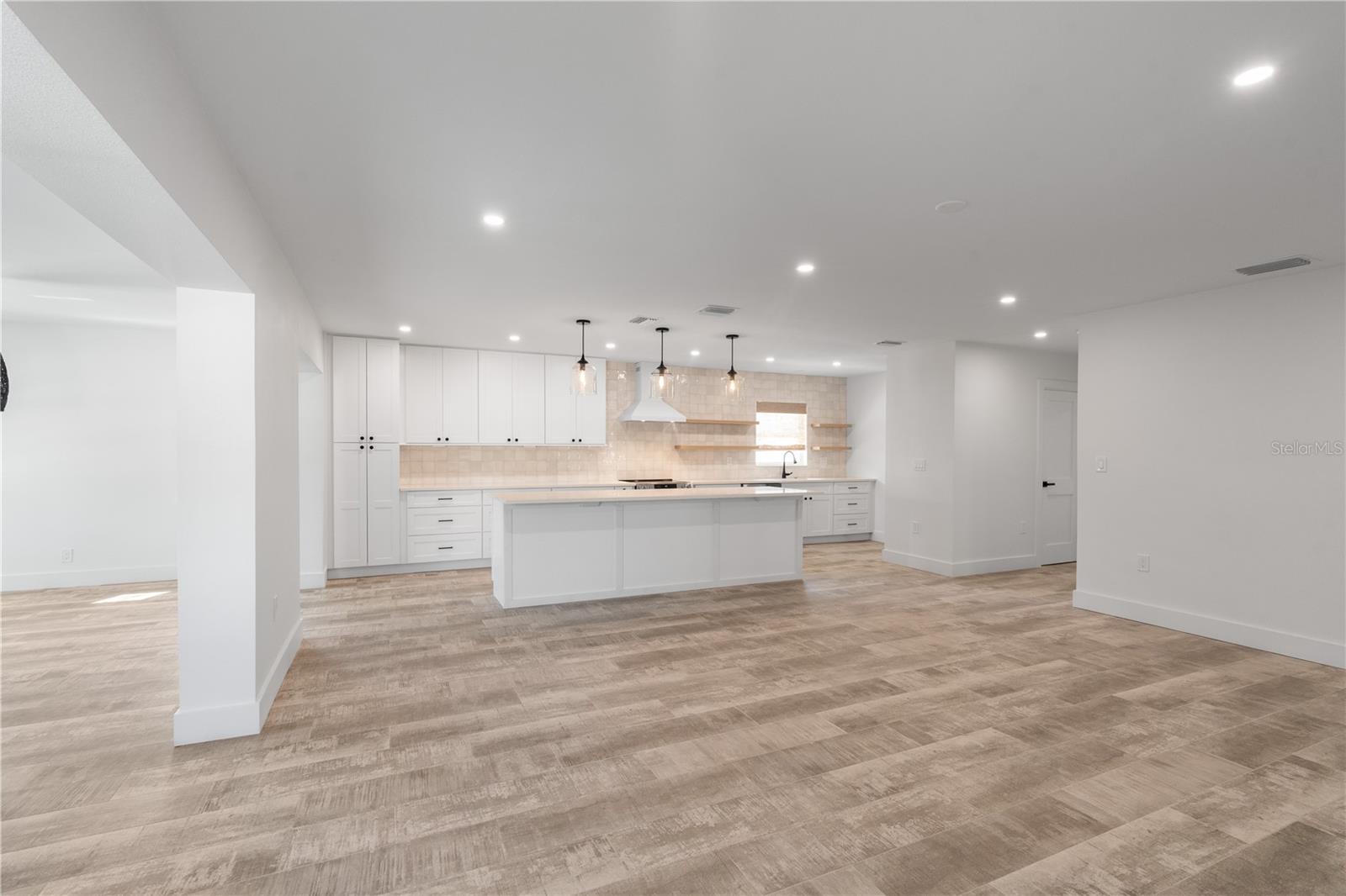 Image 15 of 49 For 4543 Carson Street Ne