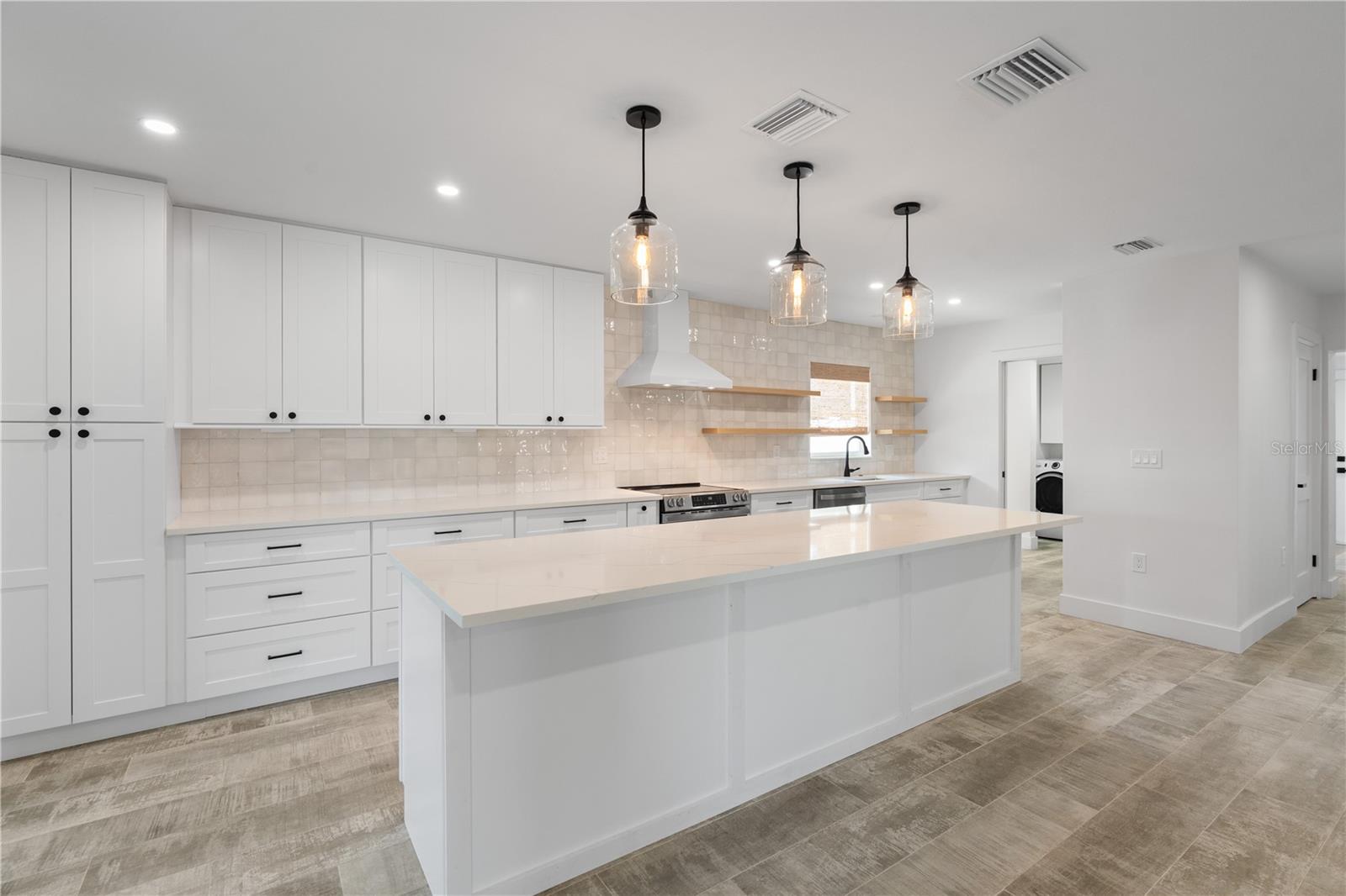 Image 16 of 49 For 4543 Carson Street Ne