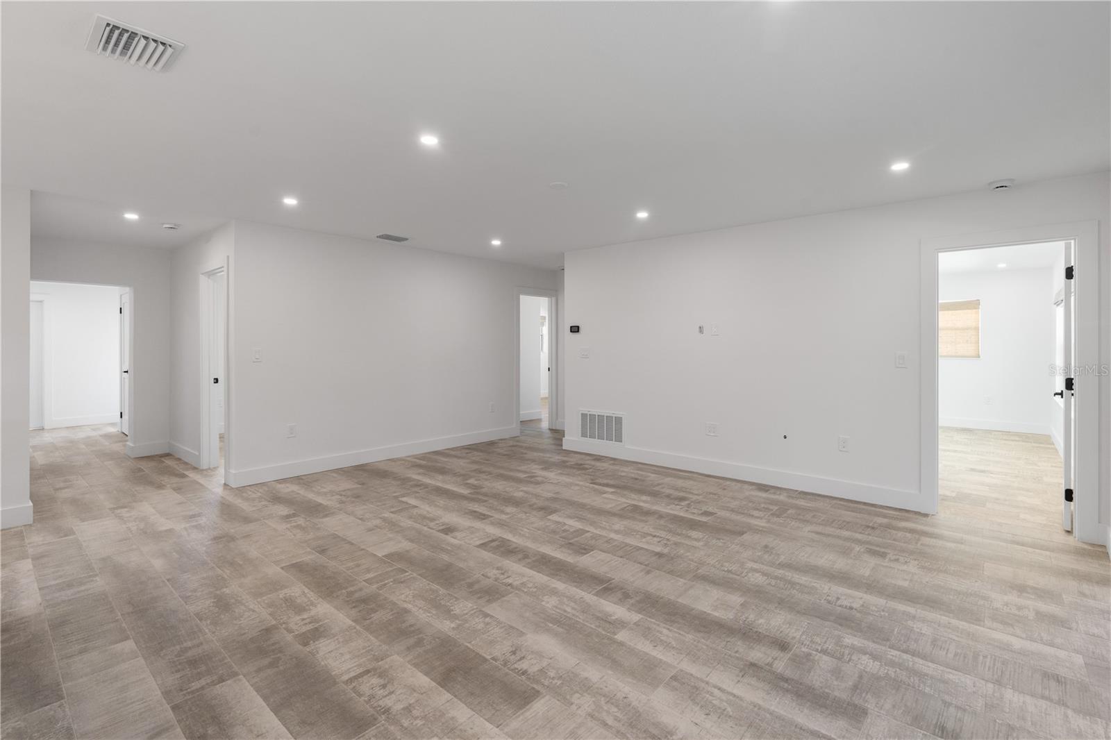 Image 17 of 49 For 4543 Carson Street Ne