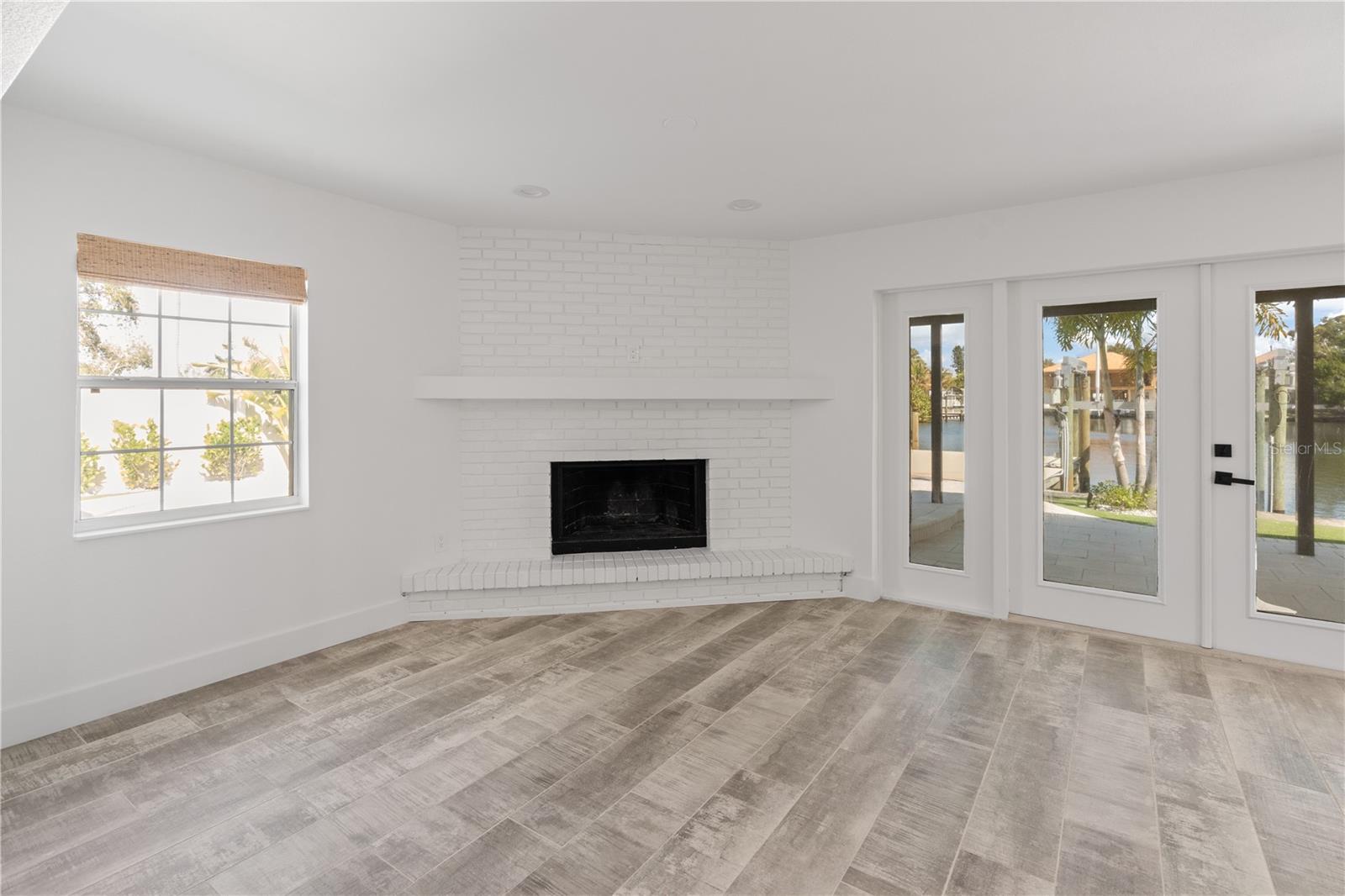 Image 18 of 49 For 4543 Carson Street Ne