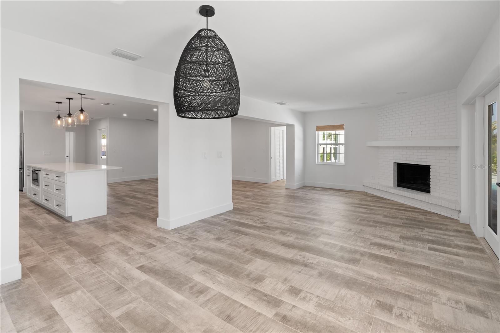 Image 21 of 49 For 4543 Carson Street Ne