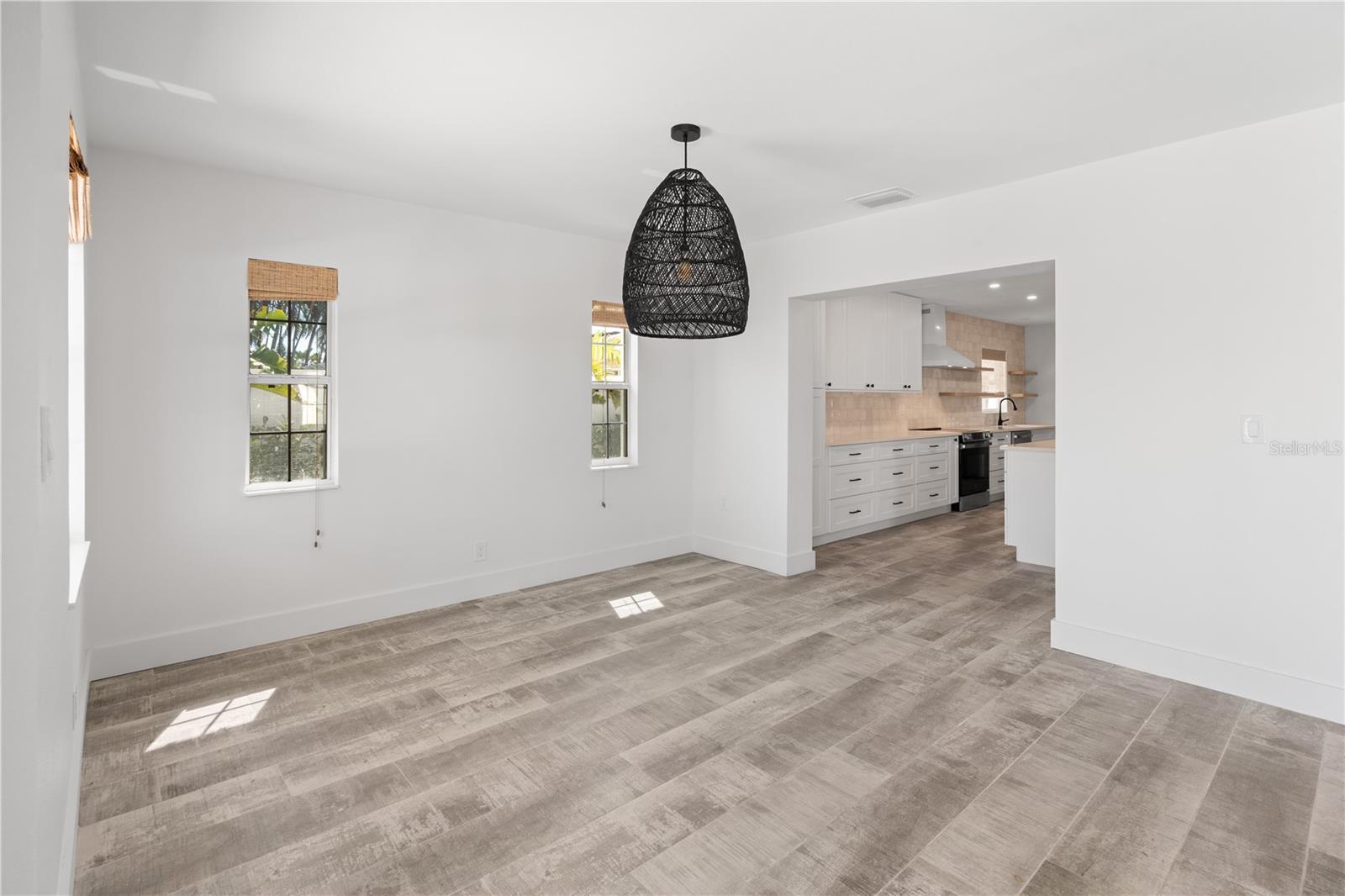 Image 23 of 49 For 4543 Carson Street Ne