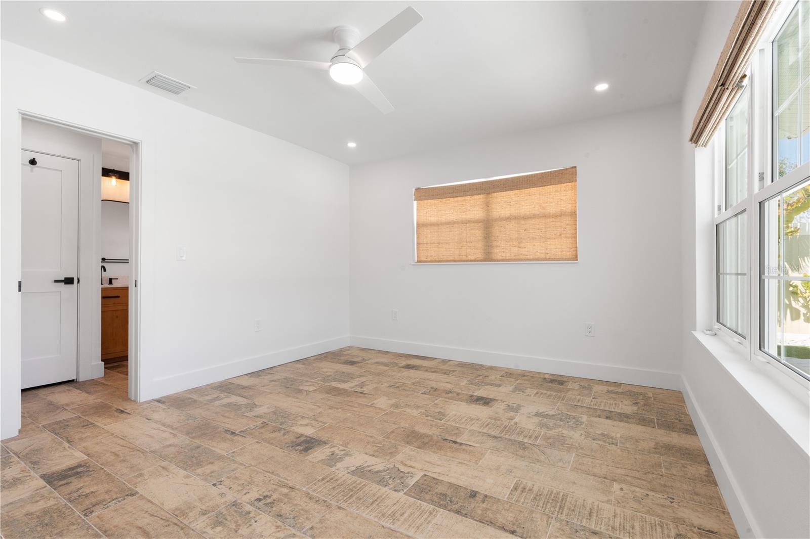 Image 25 of 49 For 4543 Carson Street Ne