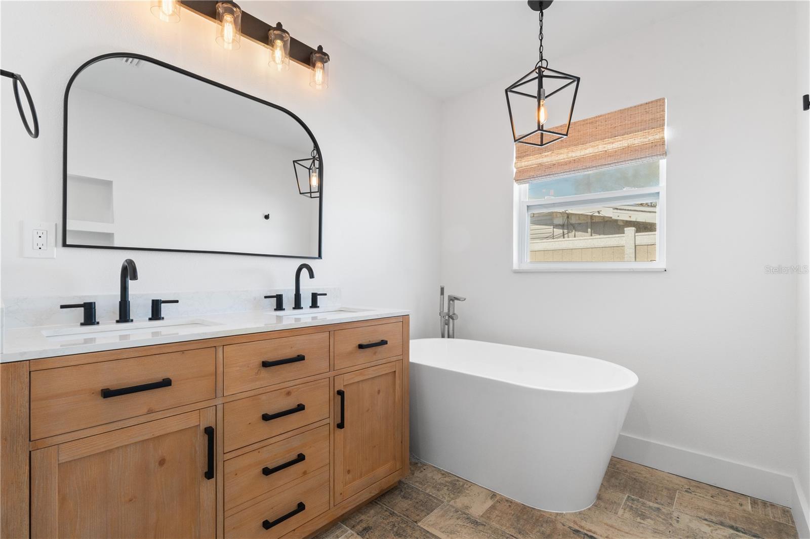 Image 27 of 49 For 4543 Carson Street Ne