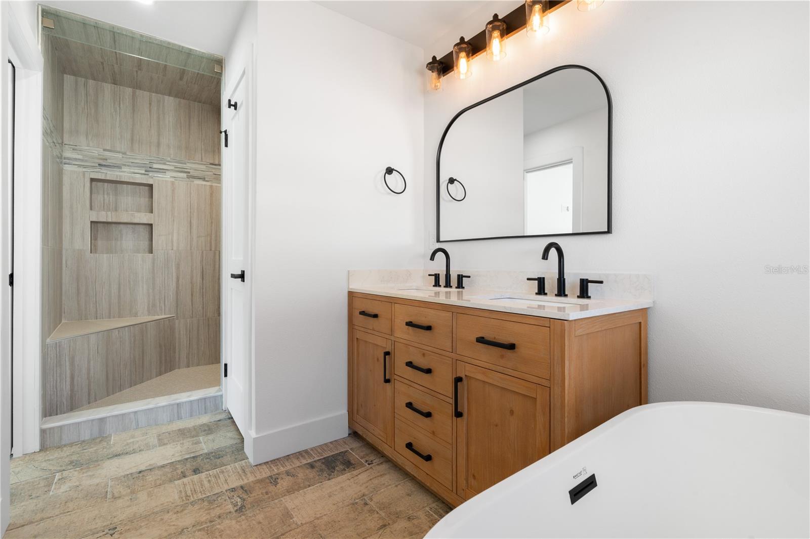 Image 28 of 49 For 4543 Carson Street Ne