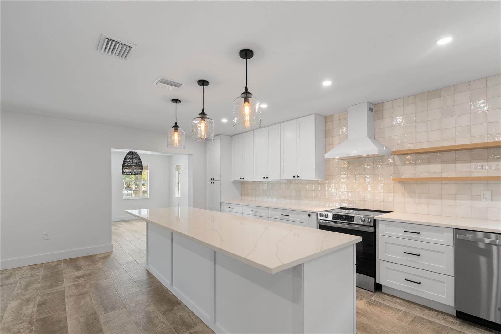 Image 8 of 49 For 4543 Carson Street Ne