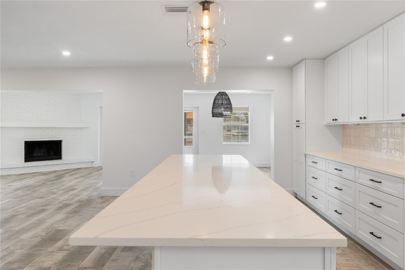 Image 9 of 49 For 4543 Carson Street Ne