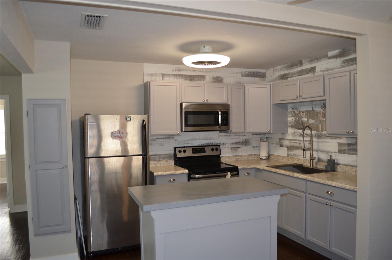 Image 14 of 52 For 5731 Michigan Avenue