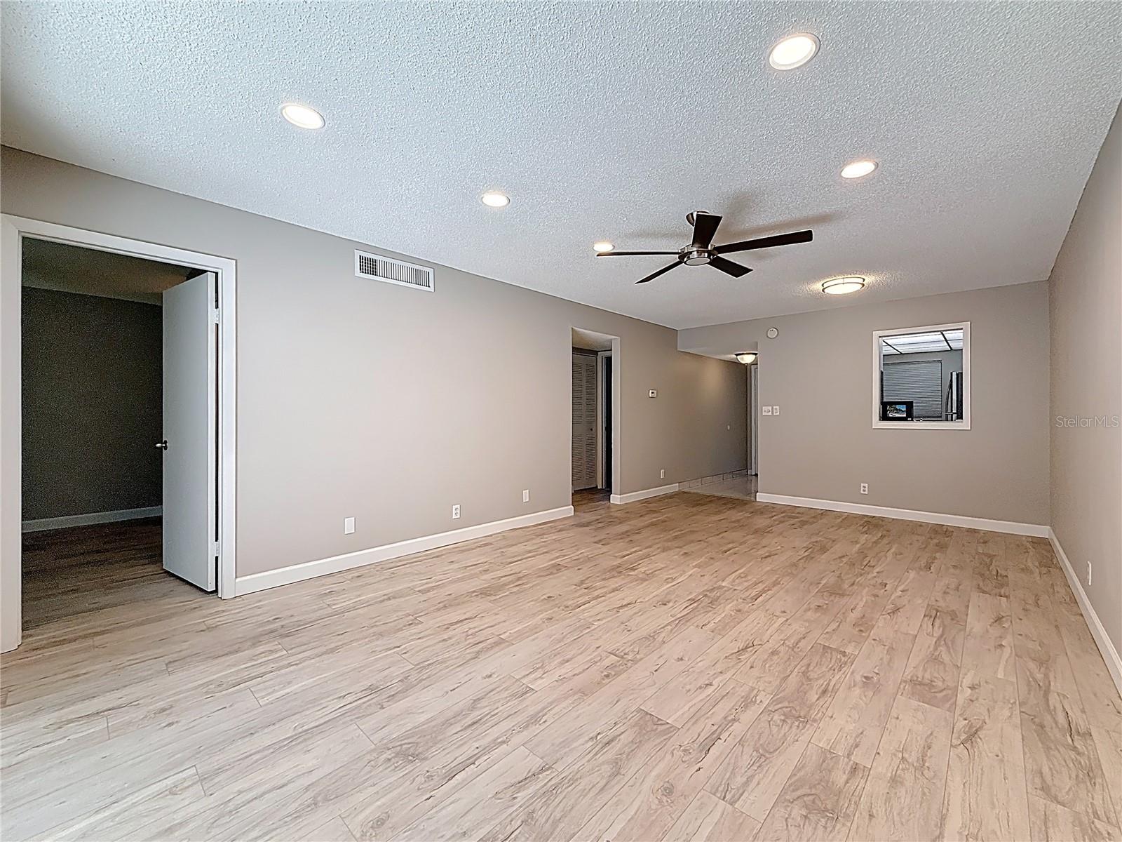 Image 12 of 61 For 11485 Oakhurst Road 206