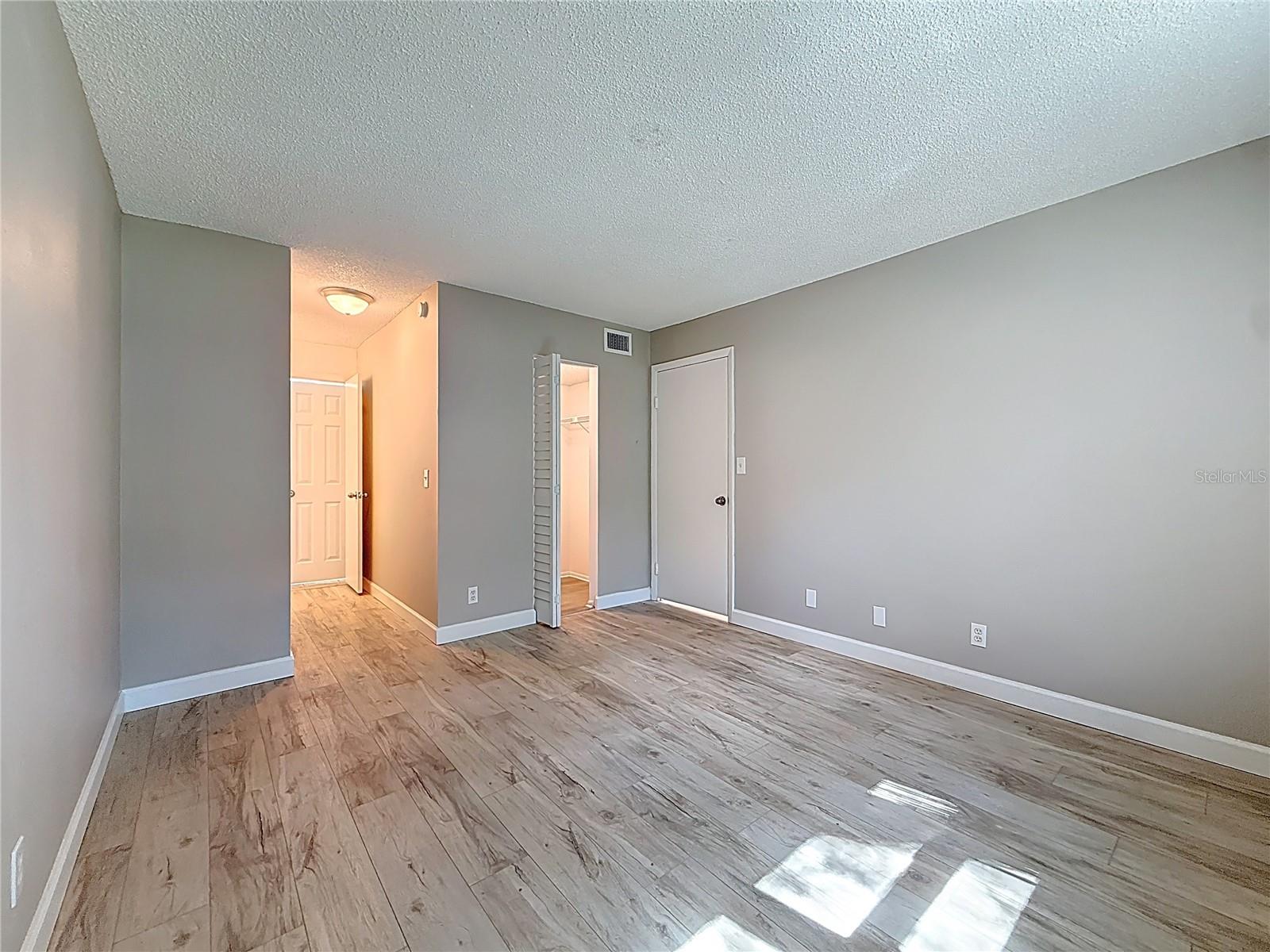 Image 18 of 61 For 11485 Oakhurst Road 206