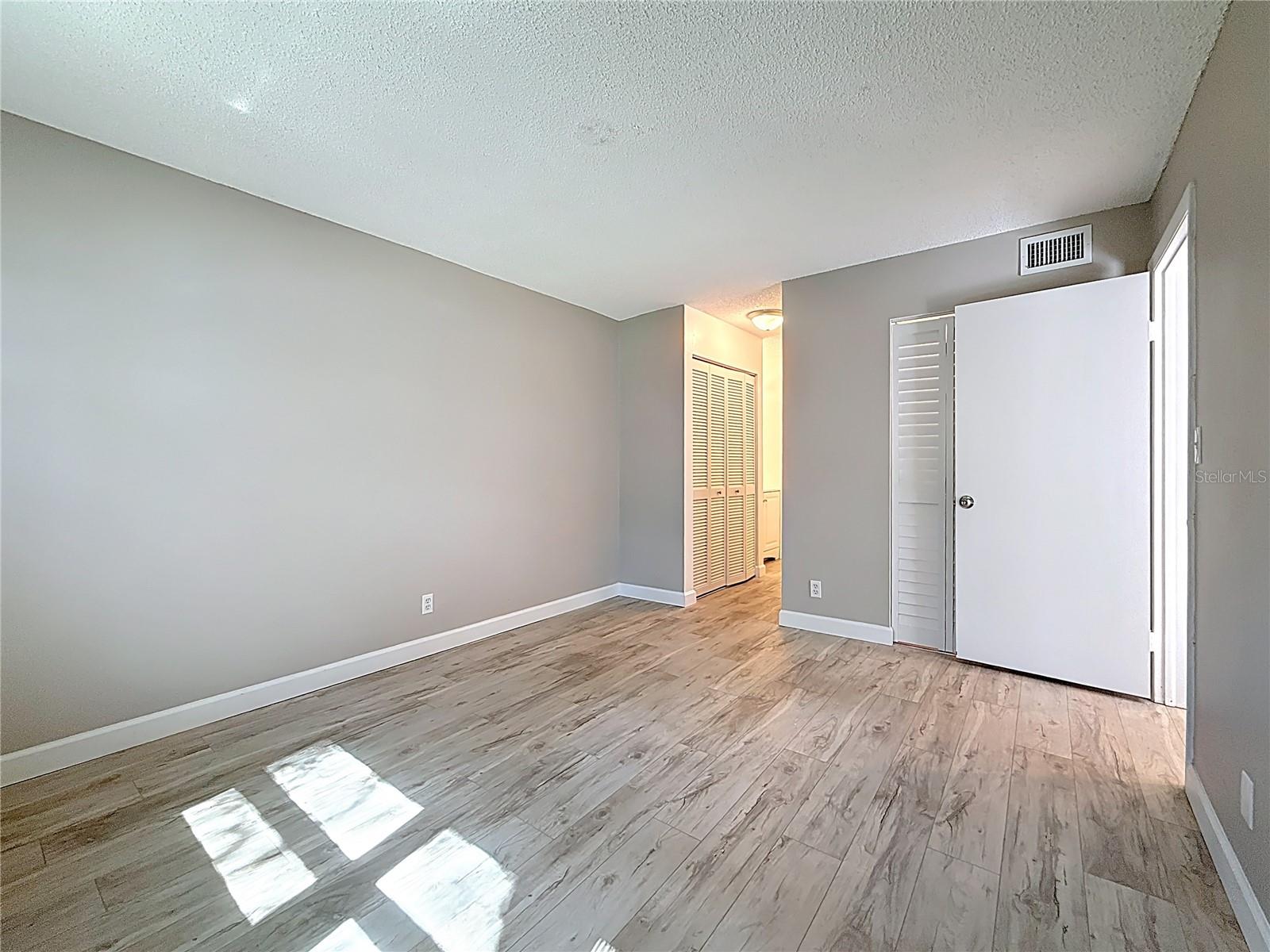 Image 19 of 61 For 11485 Oakhurst Road 206