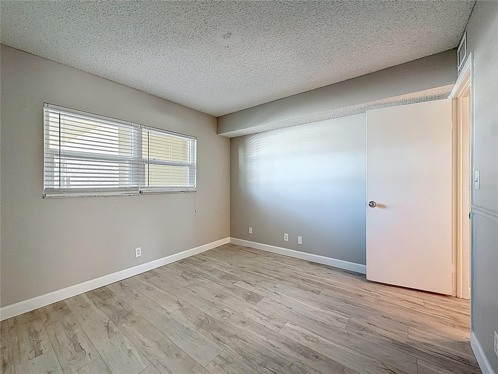 Image 33 of 61 For 11485 Oakhurst Road 206