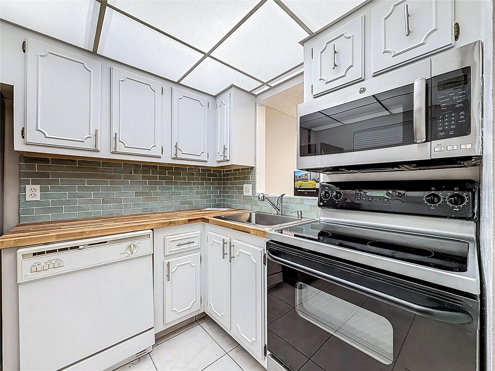 Image 8 of 61 For 11485 Oakhurst Road 206