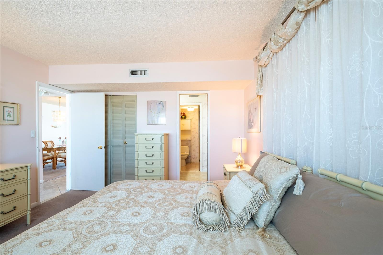 Image 33 of 54 For 5900 Shore Boulevard S 709