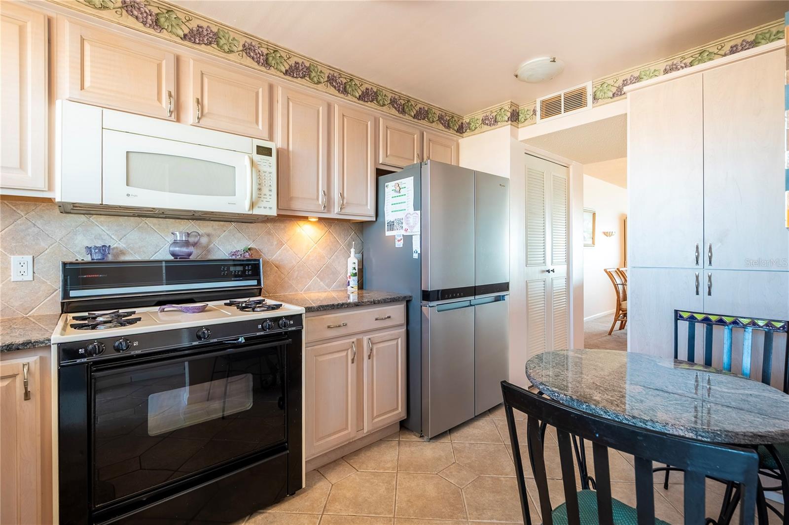 Image 9 of 54 For 5900 Shore Boulevard S 709