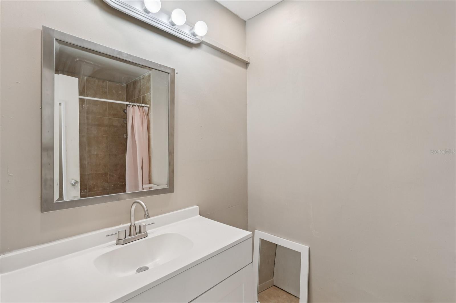 Image 31 of 40 For 950 Bayward Lane