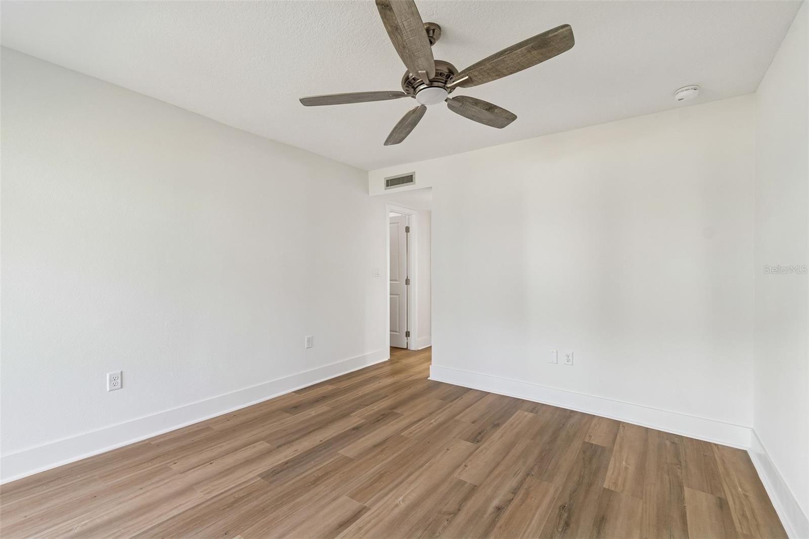 Image 32 of 100 For 1 Windrush Boulevard 23