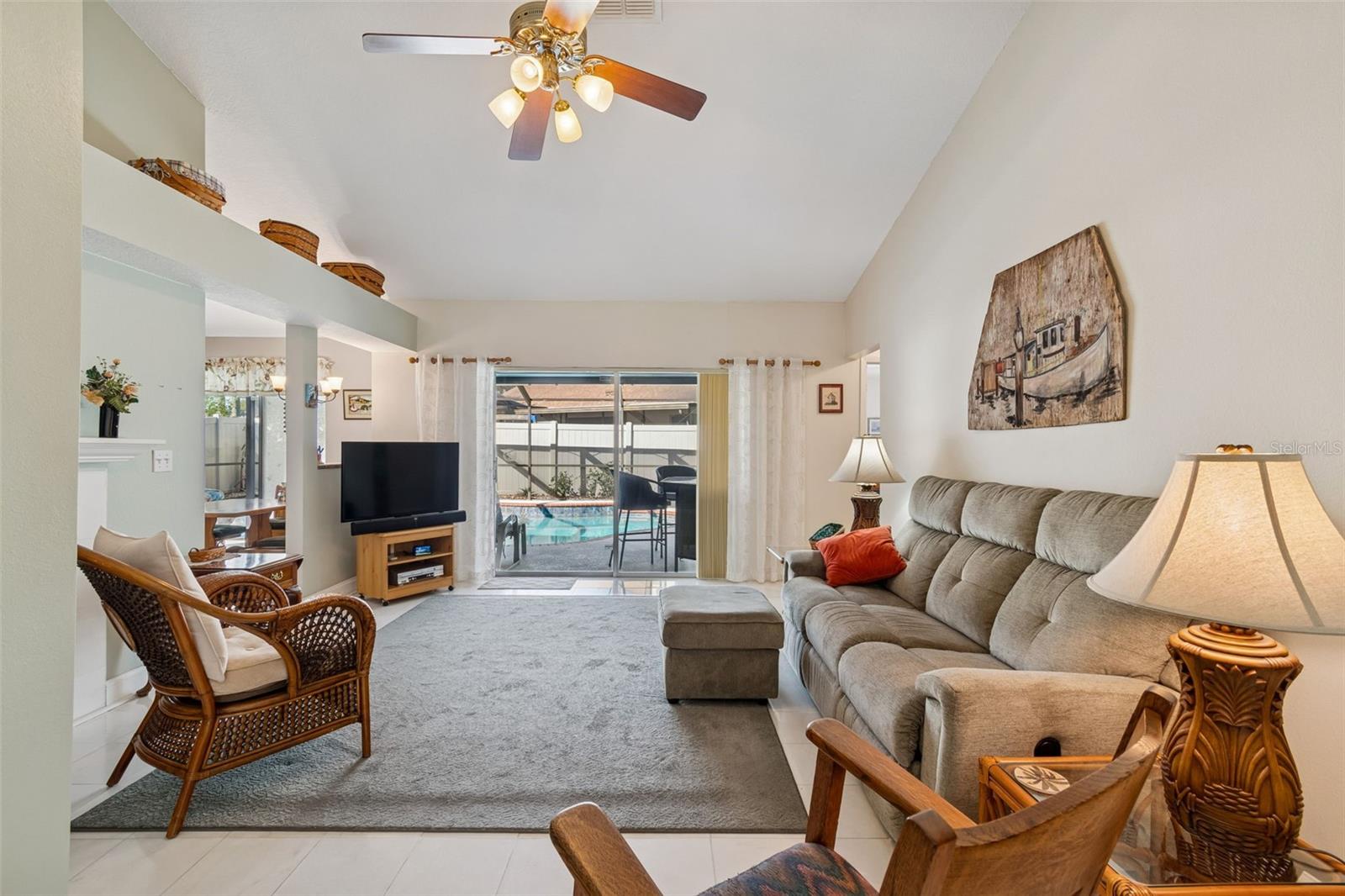 Listing photo id 10 for 8626 Boysenberry Drive