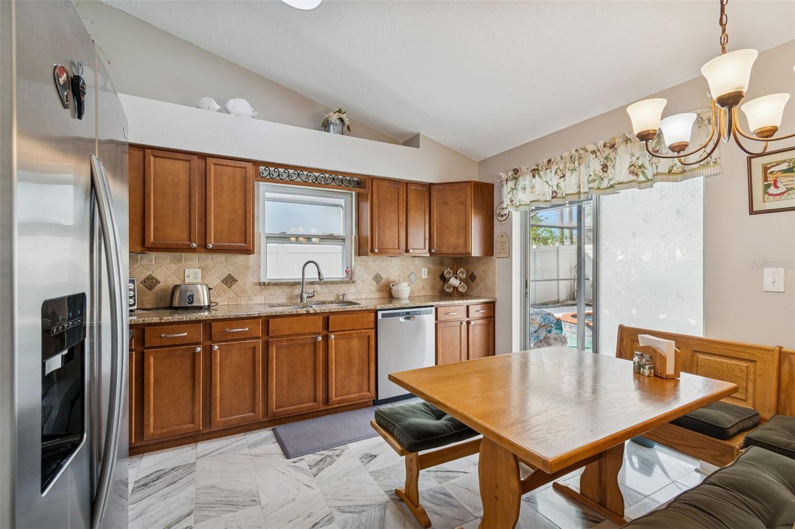 Listing photo id 14 for 8626 Boysenberry Drive