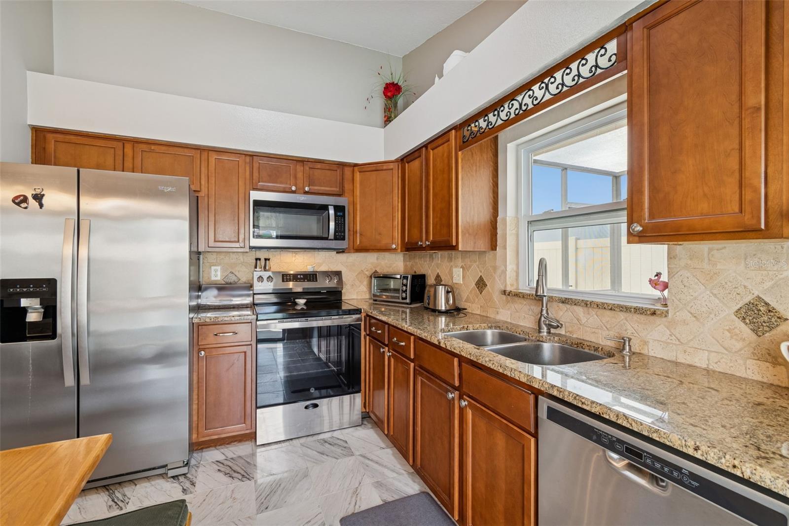 Listing photo id 15 for 8626 Boysenberry Drive