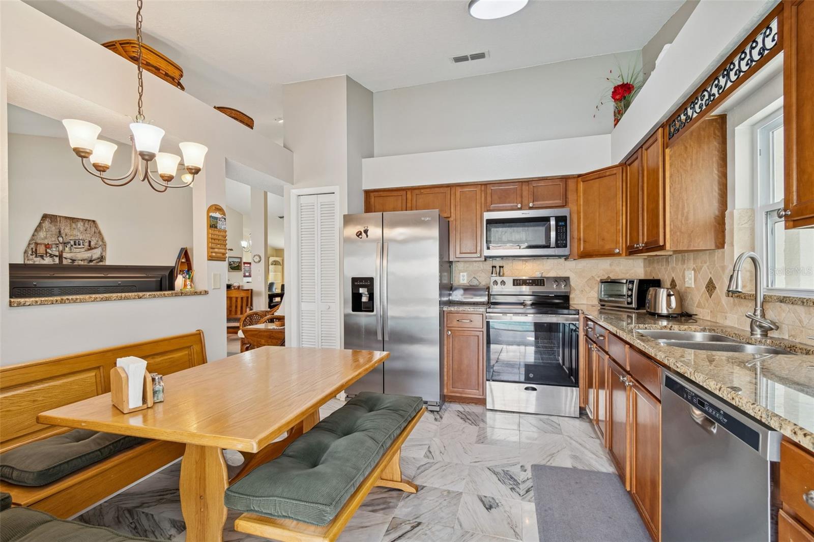 Listing photo id 18 for 8626 Boysenberry Drive