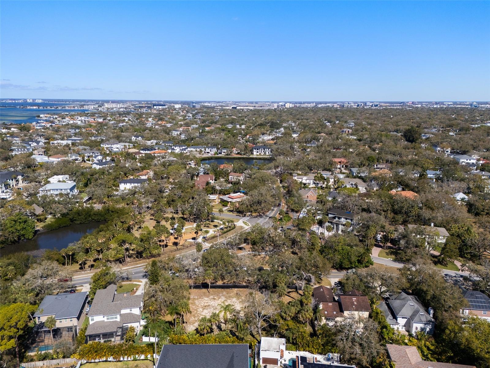 Listing photo id 9 for 4628 Bay To Bay Boulevard