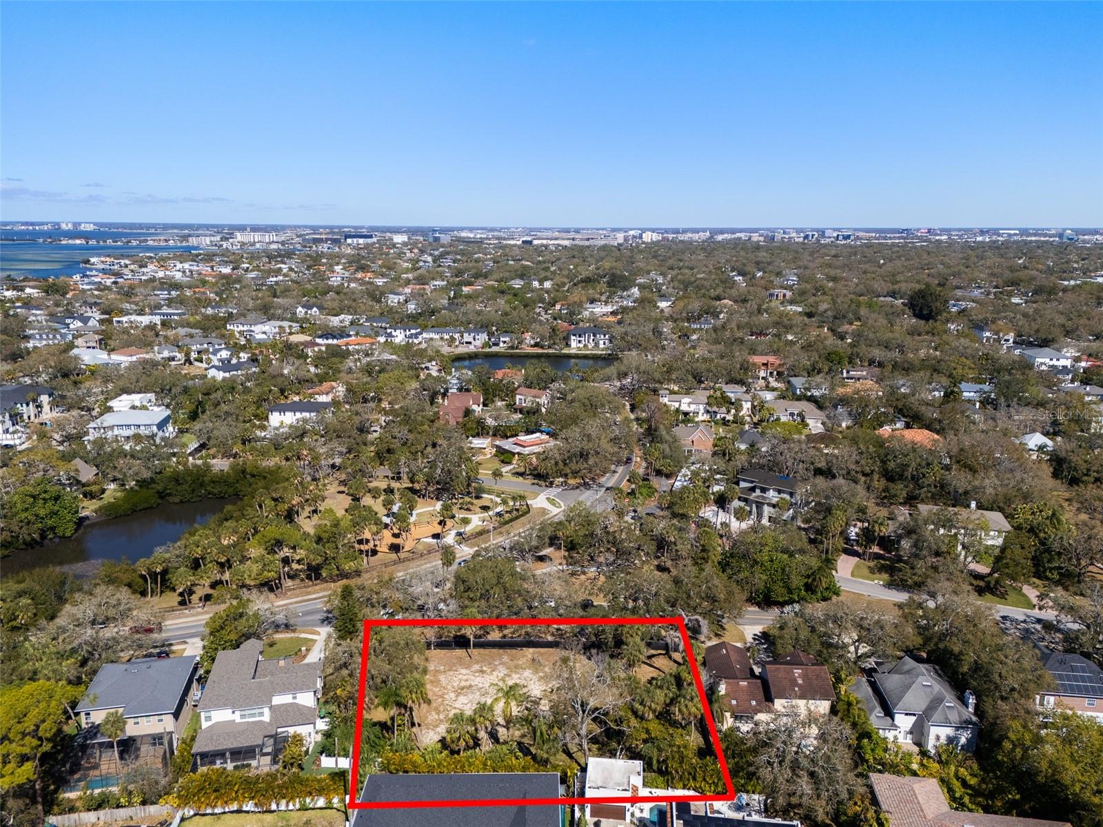 Listing photo id 10 for 4628 Bay To Bay Boulevard