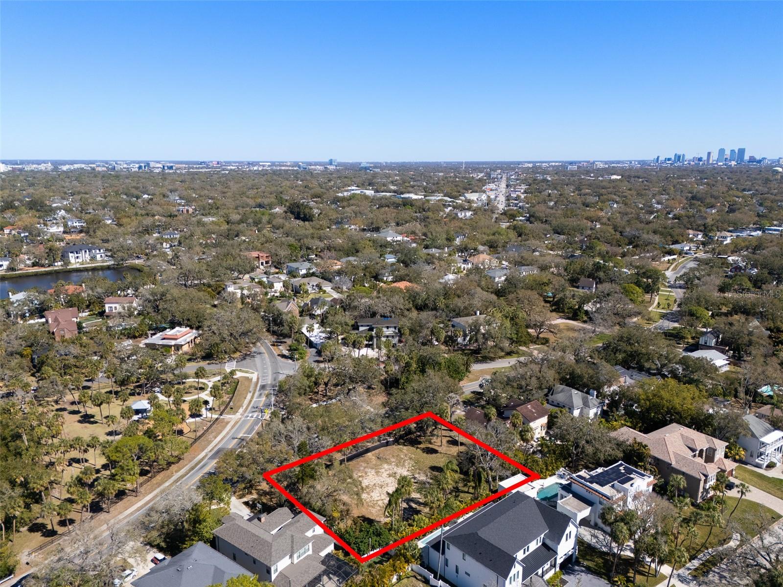 Listing photo id 13 for 4628 Bay To Bay Boulevard