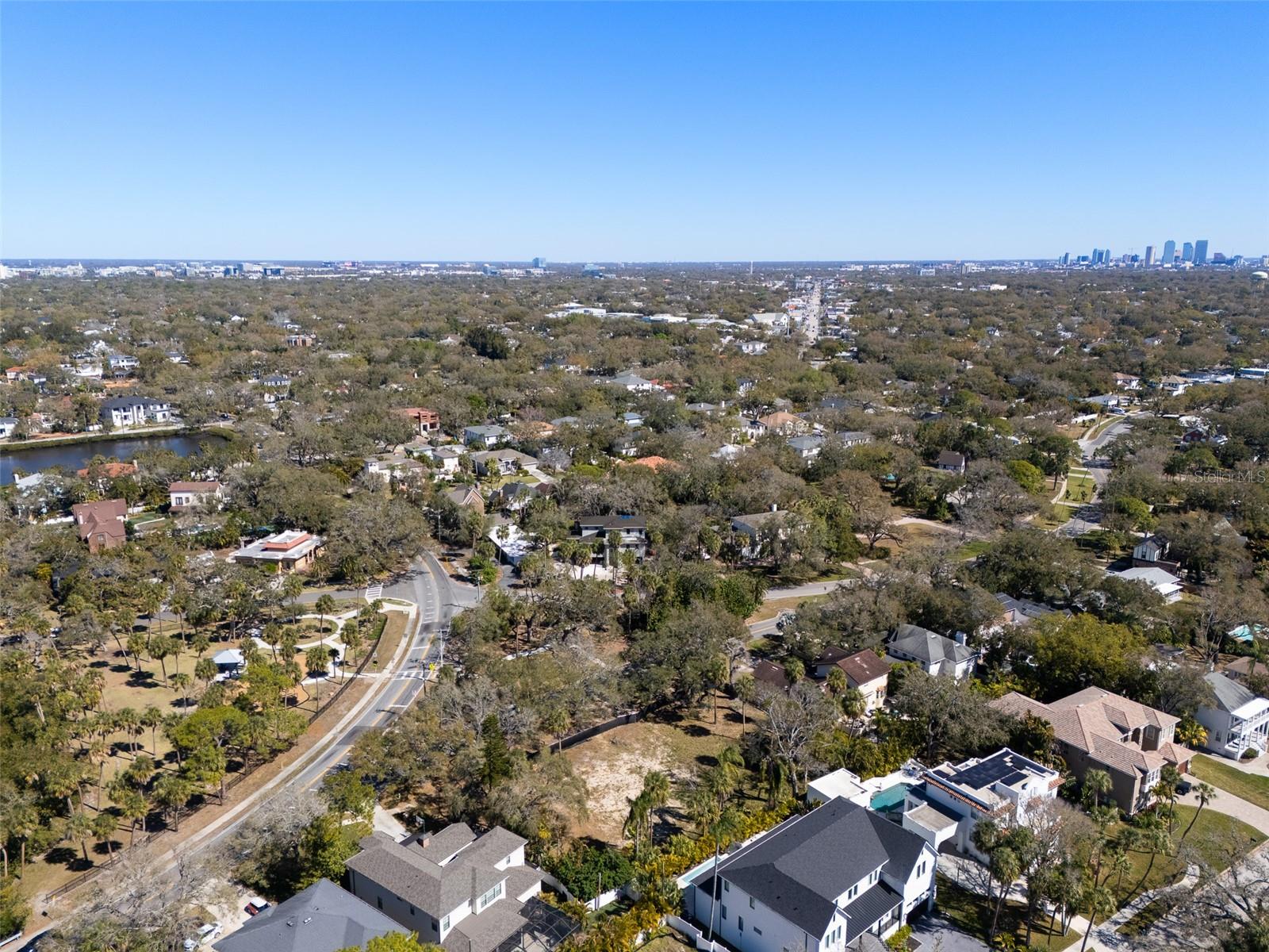 Listing photo id 14 for 4628 Bay To Bay Boulevard