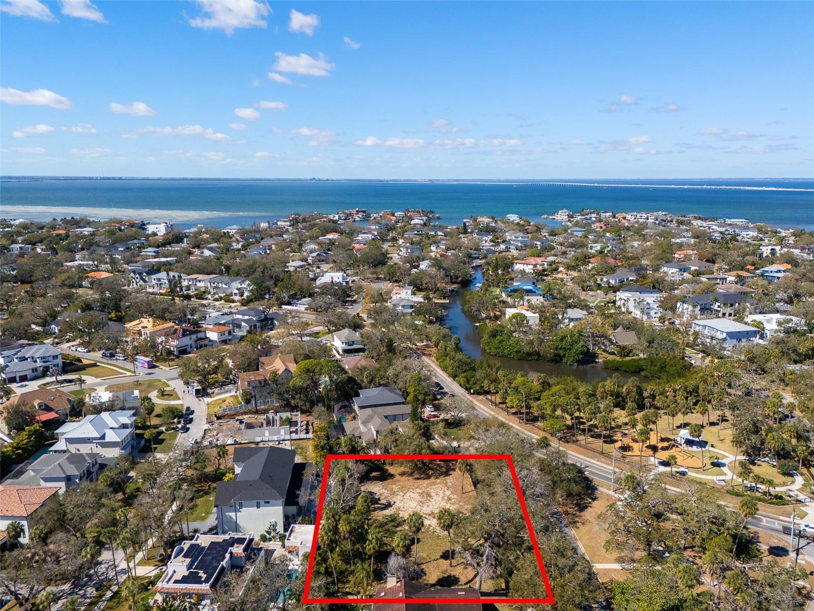 Listing photo id 15 for 4628 Bay To Bay Boulevard