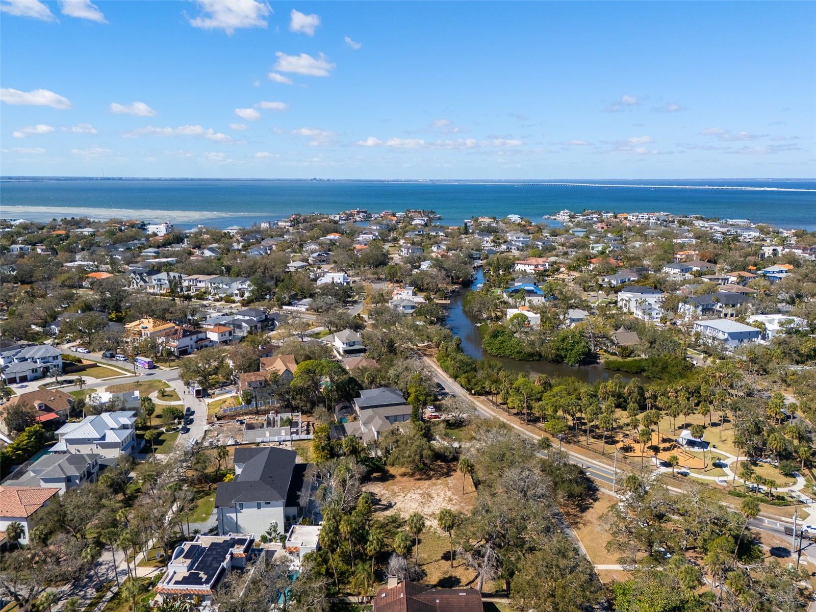 Listing photo id 16 for 4628 Bay To Bay Boulevard