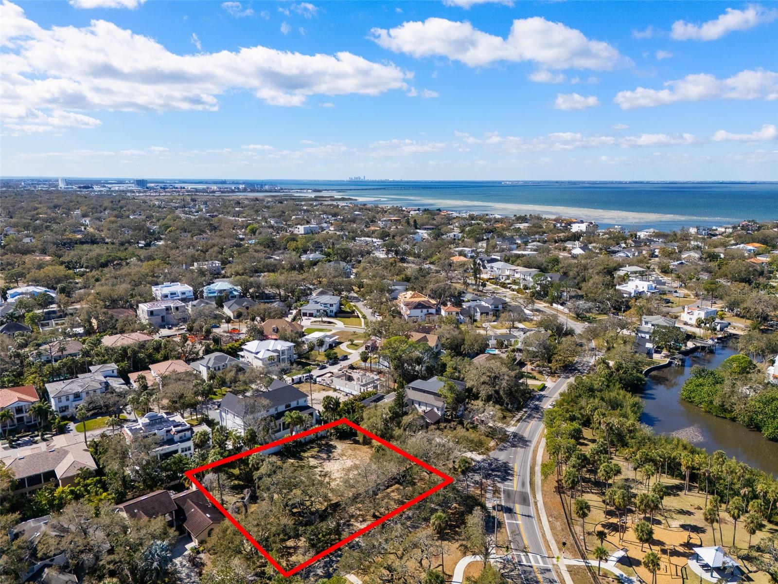 Listing photo id 1 for 4628 Bay To Bay Boulevard