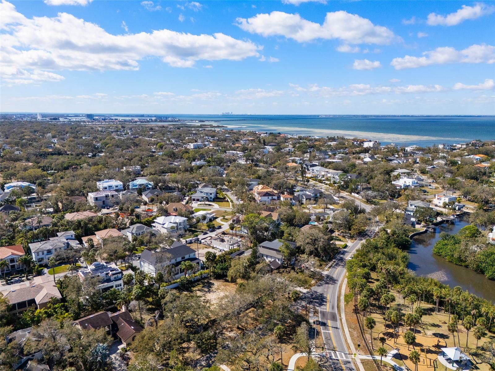 Listing photo id 2 for 4628 Bay To Bay Boulevard